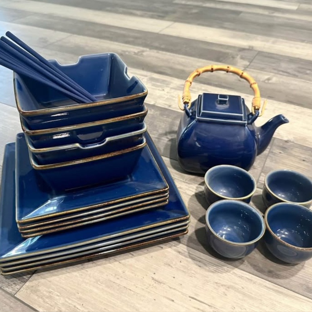 Pottery barn, Asian cobalt blue Dinnerware Set with Teapot.